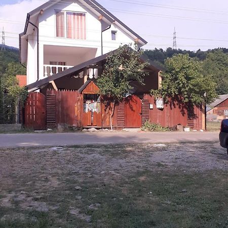 Casa Denisa Vidraru Transfgarasan Hotell Căpăţîneni-Ungureni Exteriör bild